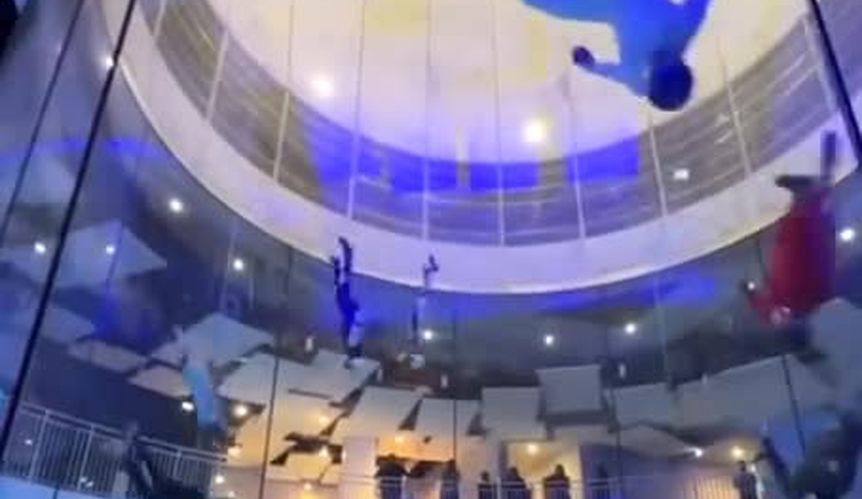 تجربه هیجان‌انگیز پرواز در تونل هوا در دبی

