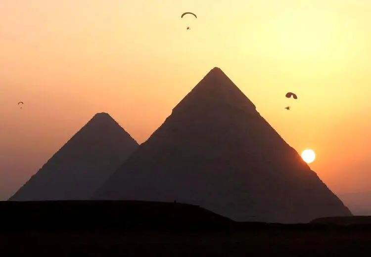 پرواز  بر فراز اهرام مصر