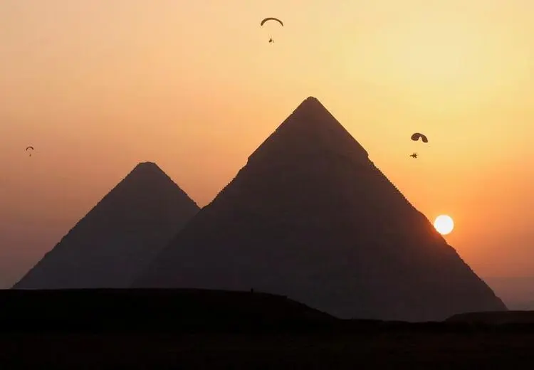 پرواز  بر فراز اهرام مصر