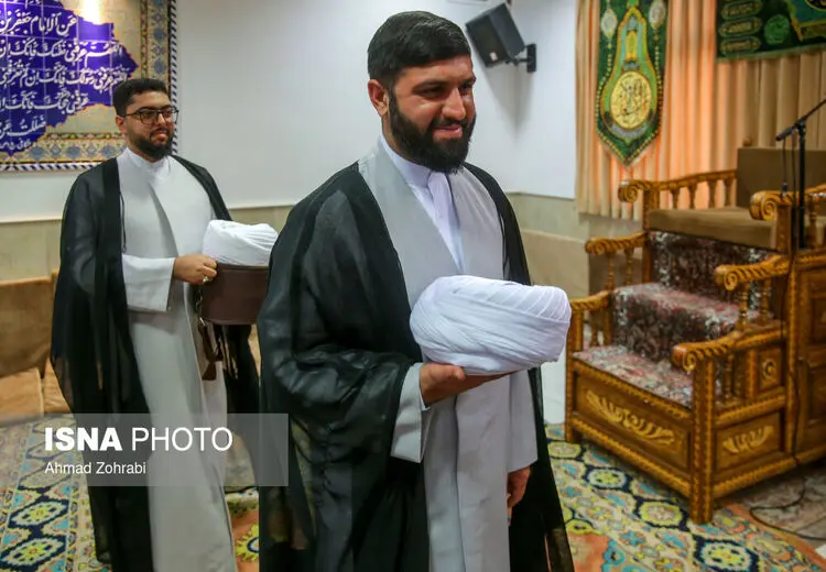 مراسم عمامه گذاری طلاب توسط سه مرجع تقلید