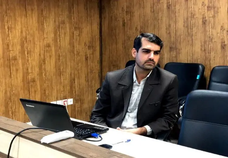 نماینده قم در مجلس: عده‌ای از همکاران با پای برهنه وارد مجلس شدند و حالا صاحب ۵۰ ملک هستند!