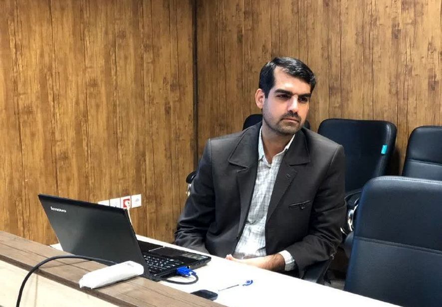 نماینده قم در مجلس: عده‌ای از همکاران با پای برهنه وارد مجلس شدند و حالا صاحب ۵۰ ملک هستند!