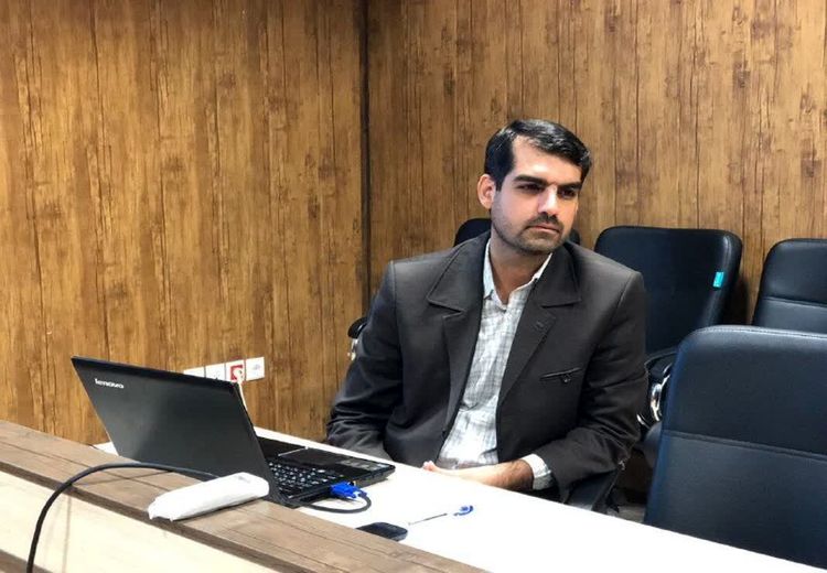 نماینده قم در مجلس: عده‌ای از همکاران با پای برهنه وارد مجلس شدند و حالا صاحب ۵۰ ملک هستند!