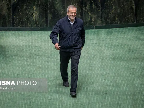 توصیه به پزشکیان: وفاق بازی را کنار بگذارید و پشت همتی بایستید/ پایداریچی ها فتنه خواهند کرد