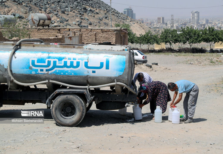توزیع آب شرب در مشهد/ عکس