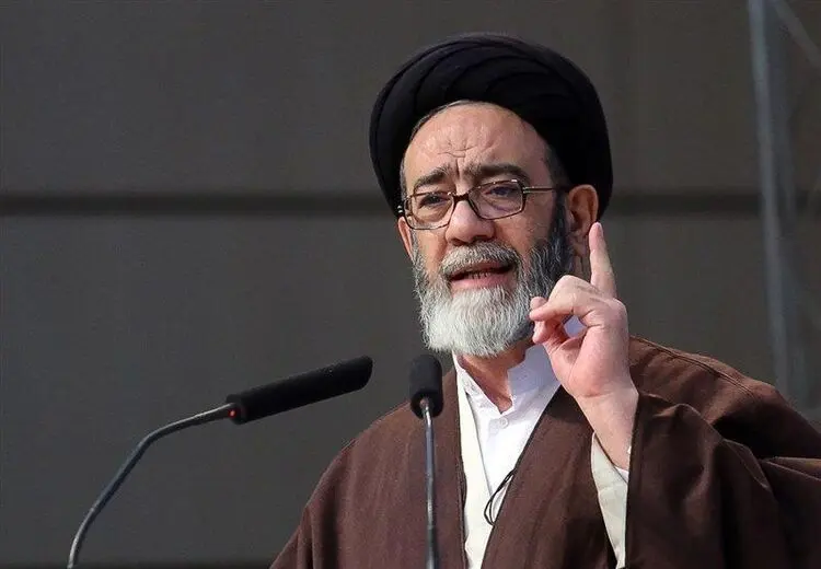 امام جمعه تبریز : موقعی که شوهر دارد حرفی می‌زند باید همسر به حرف‌های او گوش دهد/ زنان باید وقتی همسرشان به آنها نگاه می‌کنند، خوشحال شوند