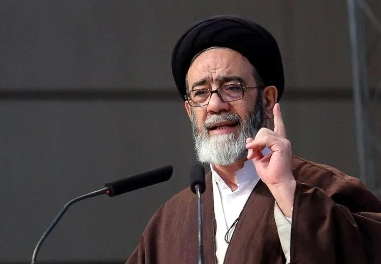امام جمعه تبریز : موقعی که شوهر دارد حرفی می‌زند باید همسر به حرف‌های او گوش دهد/ زنان باید وقتی همسرشان به آنها نگاه می‌کنند، خوشحال شوند
