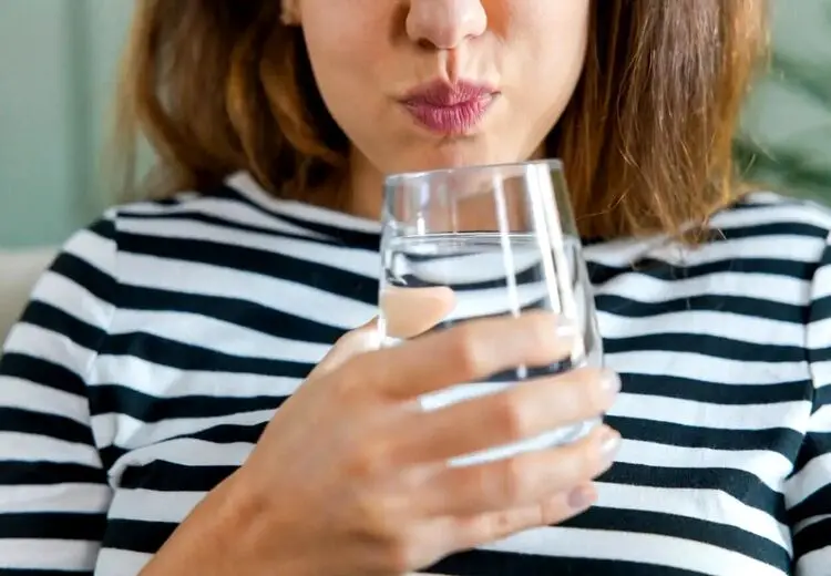 با غرغره آب نمک سرماخوردگی خوب می‌شود؟