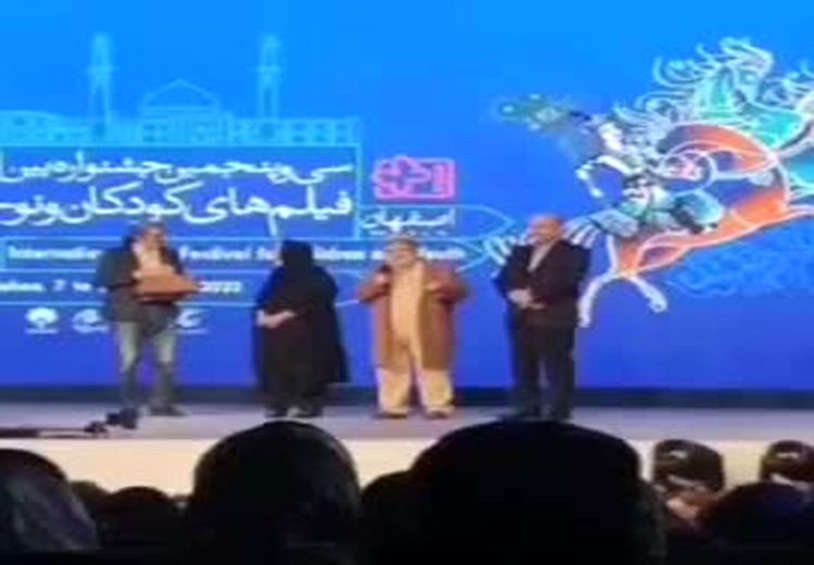 طعنه سنگین اکبر عبدی به مسیح علی‌نژاد؛ اگر بلده خودش بیاد ایران رو درست کنه!