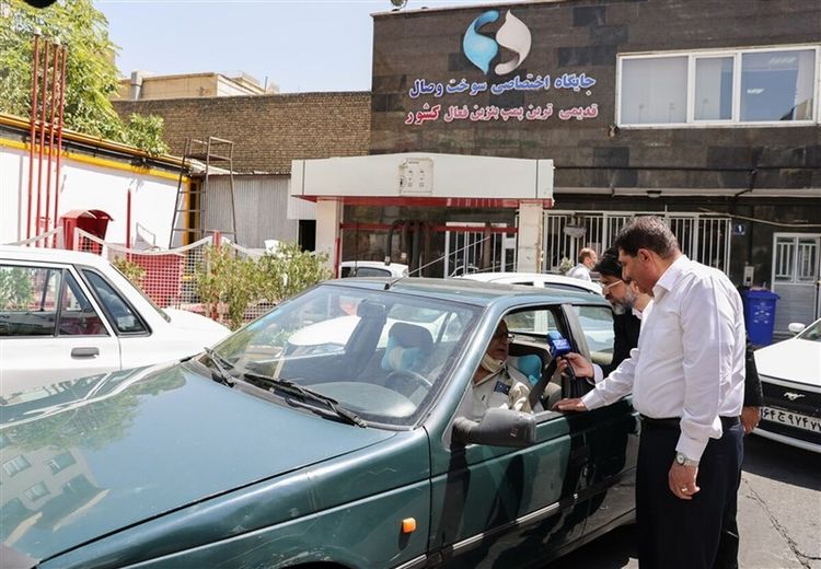 مخبر: سقف بنزین در ۱۵ جایگاه تهران لغو شد