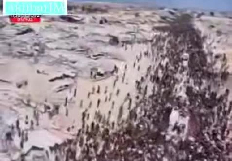 ویدئویی ‌آخرالزمانی از هجوم فلسطینیان گرسنه به سمت کامیون‌های حامل مواد غذایی در نوار غزه