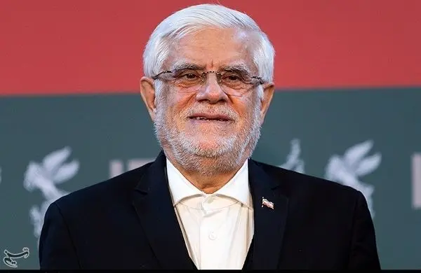 زبان بدن عارف در جشنواره فجر جلب‌توجه کرد