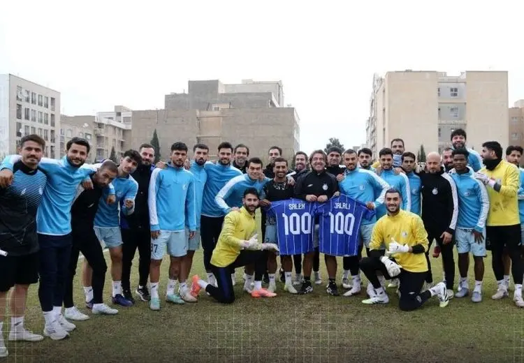 اهدای پیراهن شماره ۱۰۰ به ابوالفضل جلالی و صالح حردانی + عکس