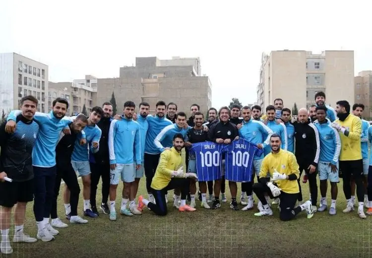 اهدای پیراهن شماره ۱۰۰ به ابوالفضل جلالی و صالح حردانی + عکس