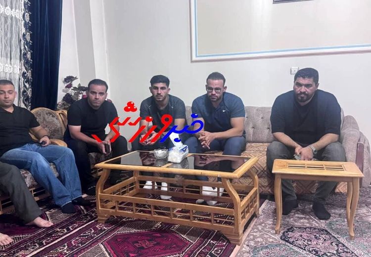 حضور بازیکن پرسپولیس در منزل الهه حسین‌نژاد