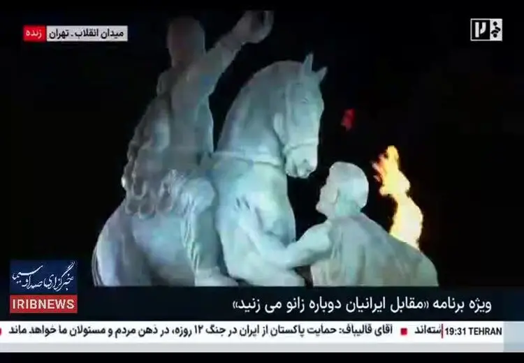 رونمایی از مجسمه شاپور دوم در میدان انقلاب 