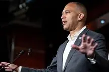 رهبر دموکرات‌های مجلس نمایندگان آمریکا: دولت ترامپ توضیحی برای جنگ با ایران ندارد