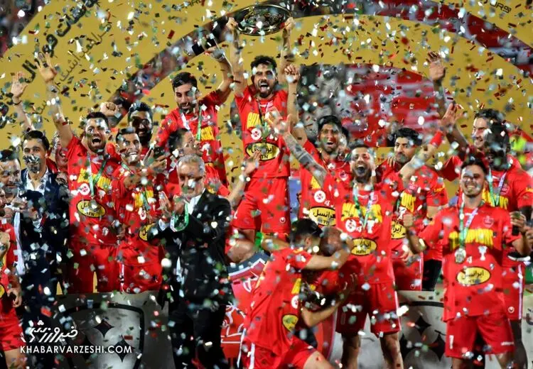 حضور جنجالی و غیرمنتظره یک فرد در جشن قهرمانی پرسپولیس/ واکنش حراست فدراسیون و بیرون کردن یک ایجنت!