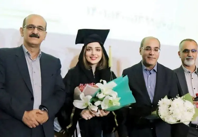 انتقاد به دانشگاه آزاد و بهنوش طباطبایی بابت شوآف تبلیغاتی گرفتن دکتری!