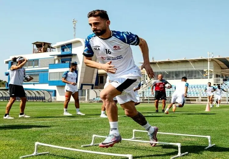 تمرین مهاجم پرسپولیس با پیراهن تراکتور + عکس