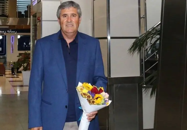 سرمربی سابق رئال برای مذاکره با استقلال به تهران آمد 
