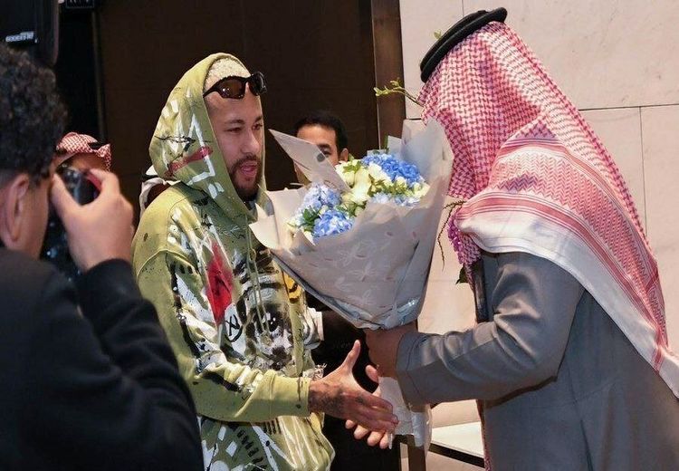 تیپ عجیب نیمار در بازگشت به عربستان