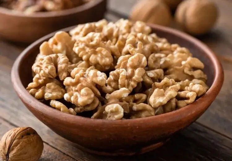 با گردو بدن خود را در برابر التهاب و پیری سلولی بیمه کنید