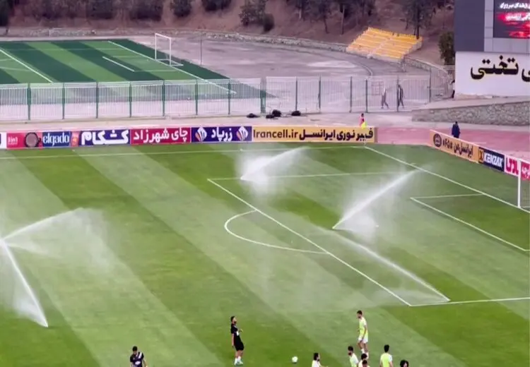 دوری استقلال و پرسپولیس از آزادی !
