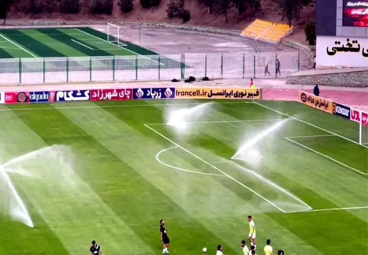 دوری استقلال و پرسپولیس از آزادی !