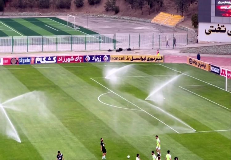 دوری استقلال و پرسپولیس از آزادی !