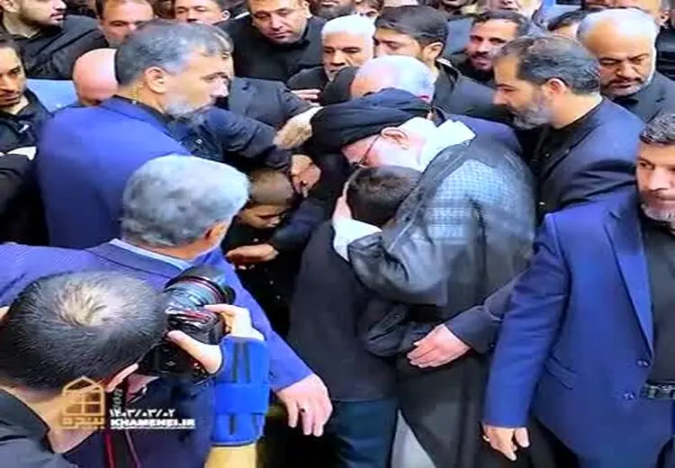 فیلم | نوه‌های رییسی در آغوش رهبر انقلاب