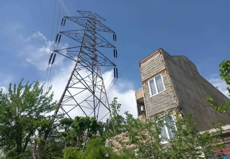 سوختگی 60 درصدی مامور برق روی دکل بخاطر اشتباه همکارش
