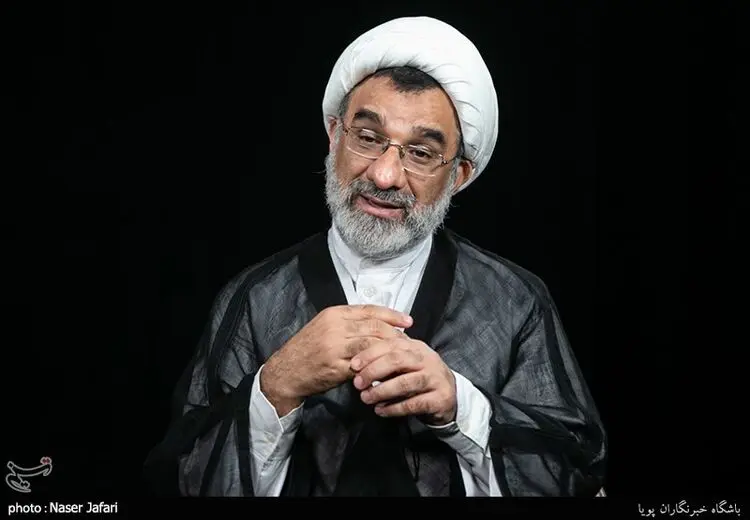  طبق قانون، فردی که کشف حجاب کرده، مجرم است و باید او را دستگیر کنند ولی با توجه به شمار مجرمین اجرای آن امکان پذیر نیست