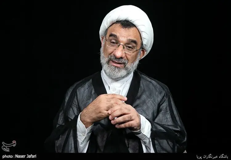  طبق قانون، فردی که کشف حجاب کرده، مجرم است و باید او را دستگیر کنند ولی با توجه به شمار مجرمین اجرای آن امکان پذیر نیست