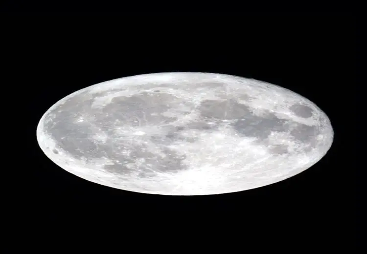 تصویر زیبا و خارق‌العاده از « ابر ماه » دیشب