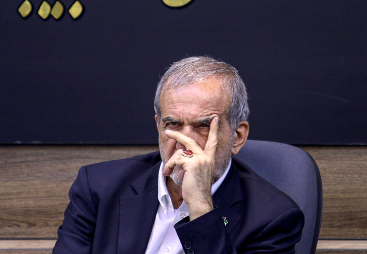 جلسه محرمانه پزشکیان برای برکناری یک وزیر؟