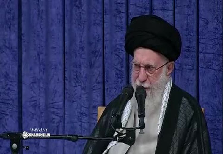 روایت رهبر انقلاب از نشست دشمنان ایران یک روز پس از آغاز تجاوز اسراییل: در بین این جمع ابلهی که نشستند که جایگزین برای جمهوری اسلامی در ایران پیدا کنند، یک ایرانی هم بود، خاک بر سر آن ایرانی!