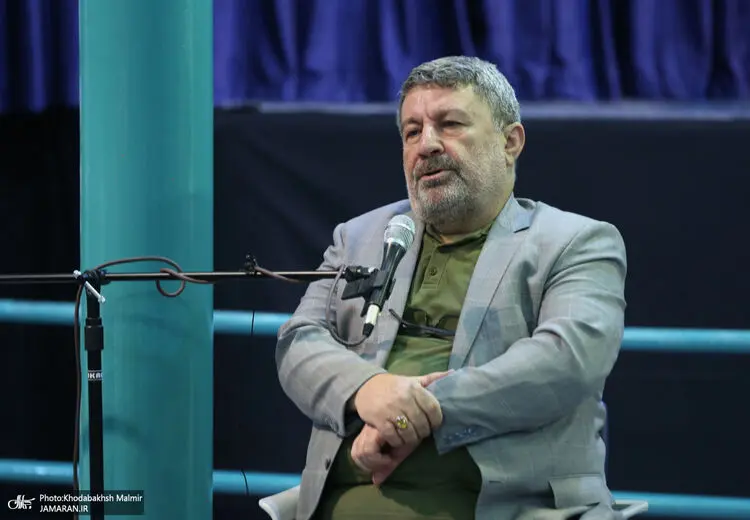 حمله کیهان به الیاس حضرتی؛ روزنامه اعتماد مردم را به نظام بدبین می‌کند! 