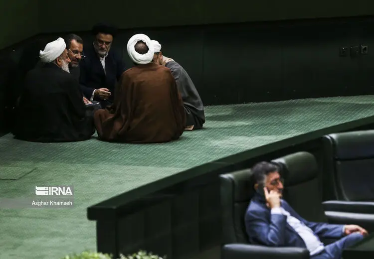 گعده نمایندگان در صحن علنی مجلس