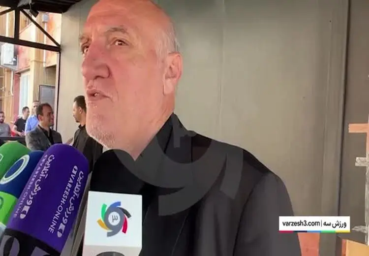 زنان تراکتوری به ورزشگاه یادگار می‌آیند 