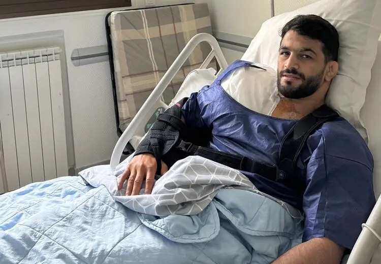 حسن یزدانی کتف خود را جراحی کرد