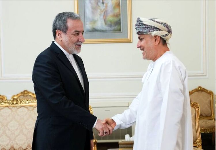 خداحافظی دو سفیر عرب از عراقچی / عکس
