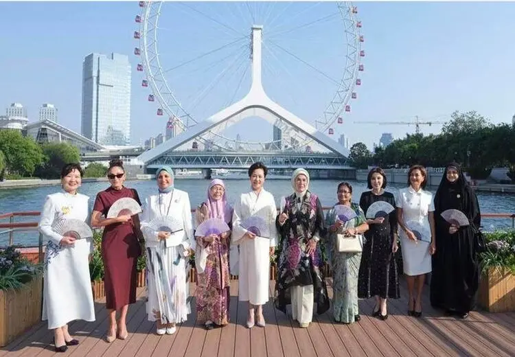 دختر پزشکیان در چین 