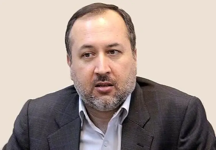 معاون سیاسی وزیر کشور حاضر به تمکین از نظر وزیر و کنار رفتن نبود و می گفت «از بالا به من تکلیف شده و من اینجا می مانم!»/ دولت رییسی، دولت رفقاست