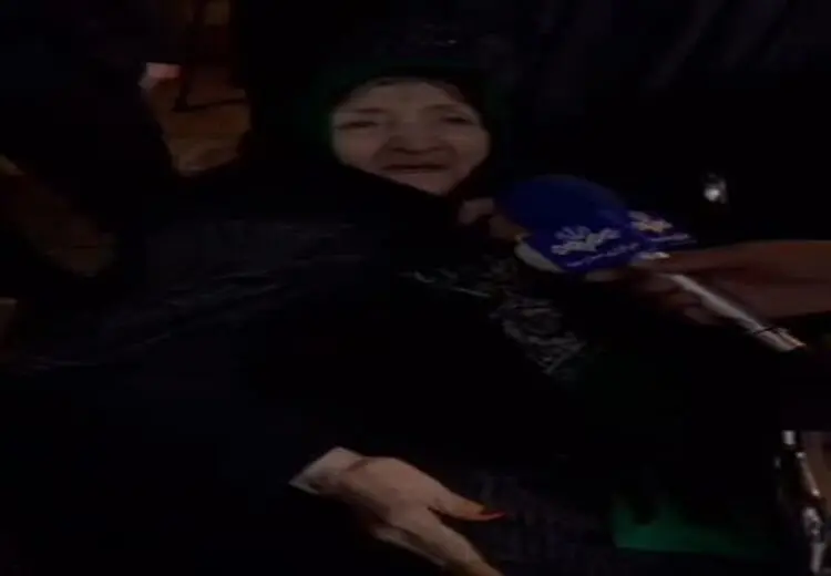 اولین تصویر مادر سید ابراهیم رییسی بعد از شهادت پسرش

