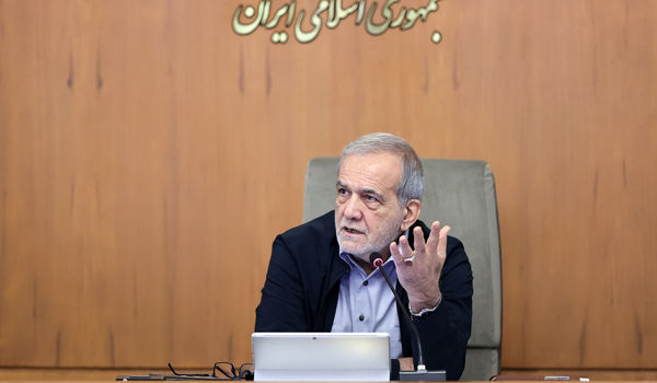  پزشکیان: ما روی طلا خوابیده‌ایم اما گرسنه‌ایم / مقصر ما مسئولان، سیاستمداران و قانونگذاران هستیم نه آمریکا