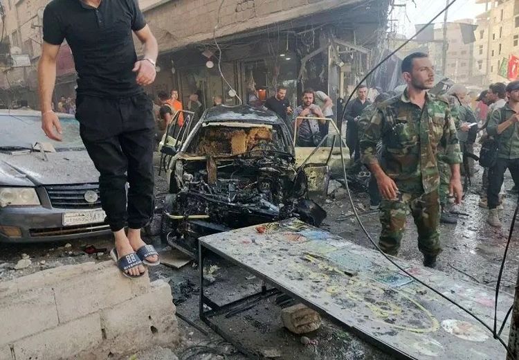 انفجار خودروی بمبگذاری شده در منطقه زینبیه دمشق + تصاویر