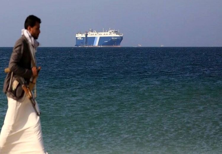 حمله حوثی های یمن به یک کشتی انگلیسی