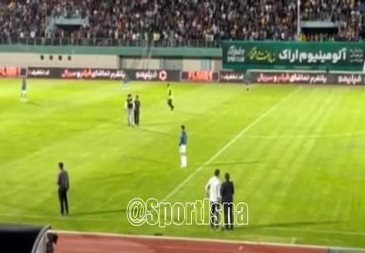 لحظه دستگیری یک جیمی جامپ در ورزشگاه امام خمینی اراک