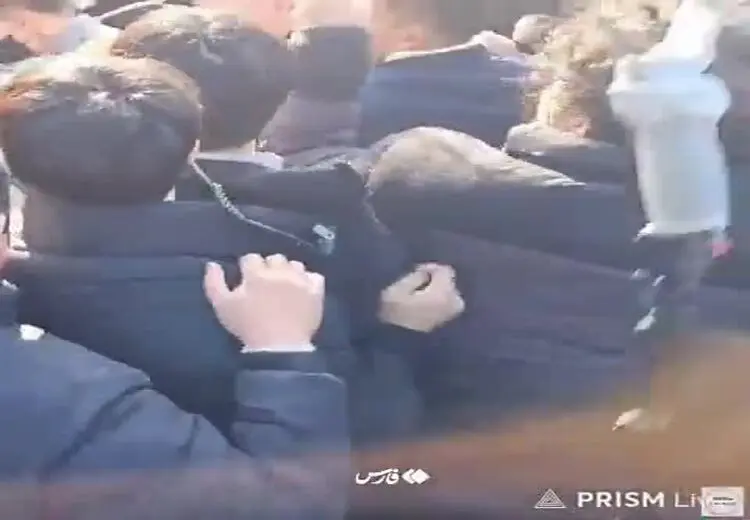 لحظه حمله با چاقو به رهبر مخالفان کره‌جنوبی 